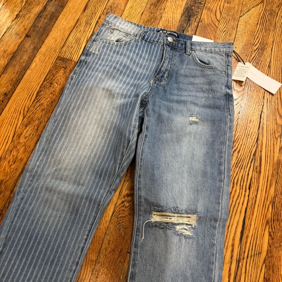 Piper On The Railroad Jeans - Picture 4 of 7